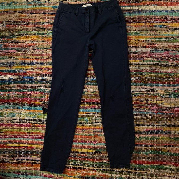 Cute navy blue pants knee area a little worn - Picture 3 of 4